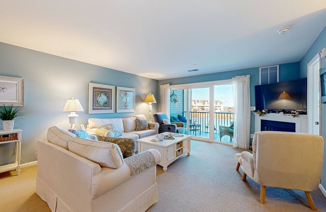 Bethany Bay spacious condo w/shared pool, water view & golf course