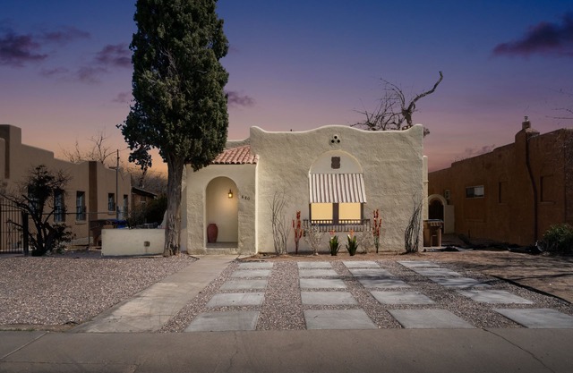 Beths House: A Charming Adobe Near Downtown