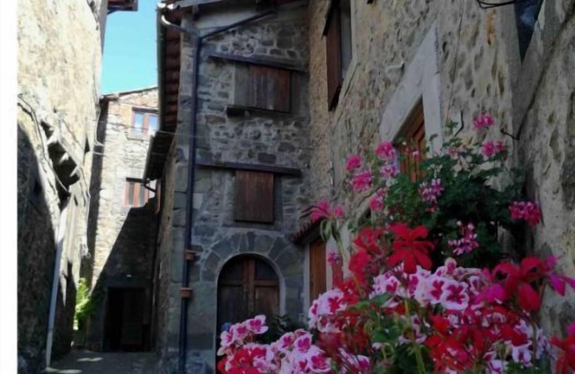 Between Lucca and Florence in a medieval castle in Tuscany