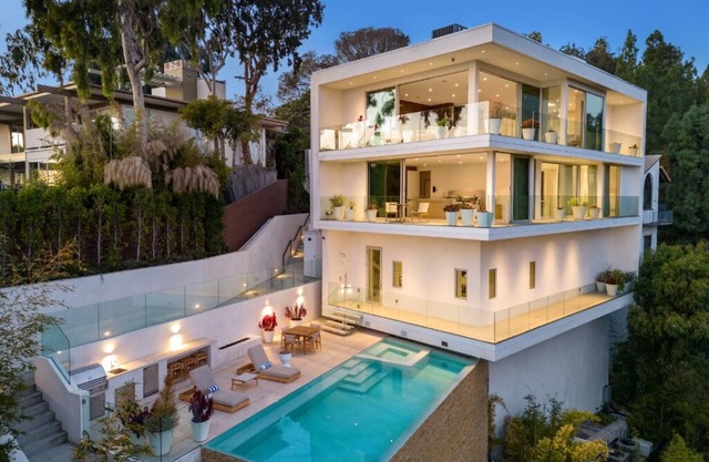 Beverly Grove Modern - Modern Estate w/Japanese Garden & LA Views