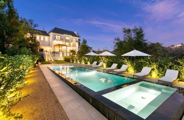 Beverly Hills Maison by Stay Awhile Villas