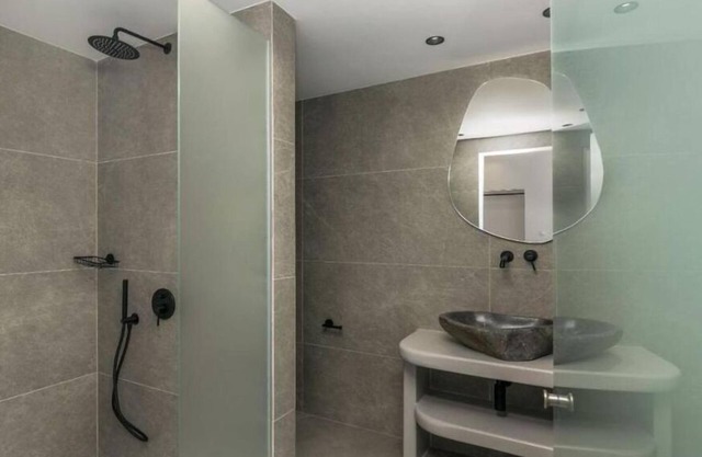 BH029 - C - Villa Milos