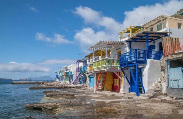 BH031 - C - House Milos