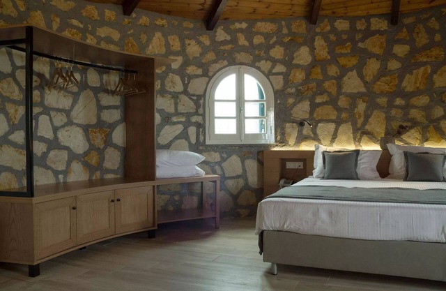 BH816 - C - Suite Kerkyra