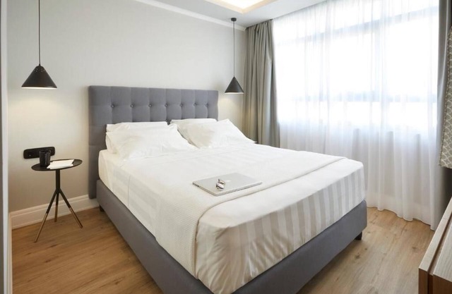 BHA004 - C - Room Athens