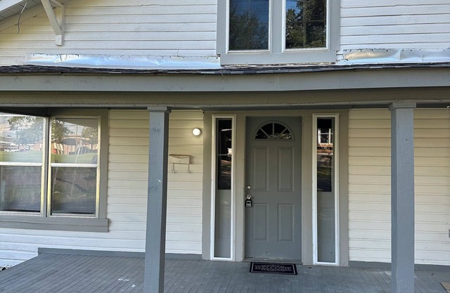 Big 3-bedroom house with 2 Full Bathrooms, with WiFi, AC in wonderful Vivian