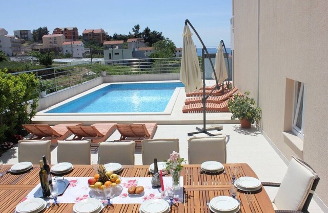 Big Family House With Heated Pool And Finish Sauna