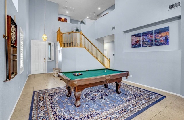 Big Family: Luxurious, King Beds, Pool Table, Fireplace, Backyard Oasis & More!