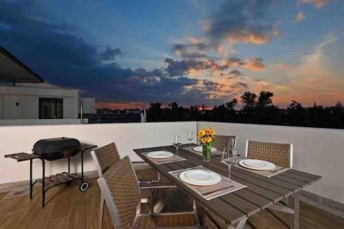 Big Lucky home in Laguna park