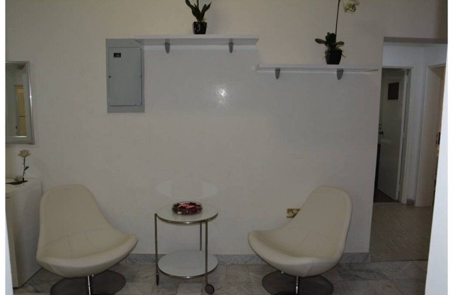 BIG ROOM SHOWER & HANDBASSIN T - D
