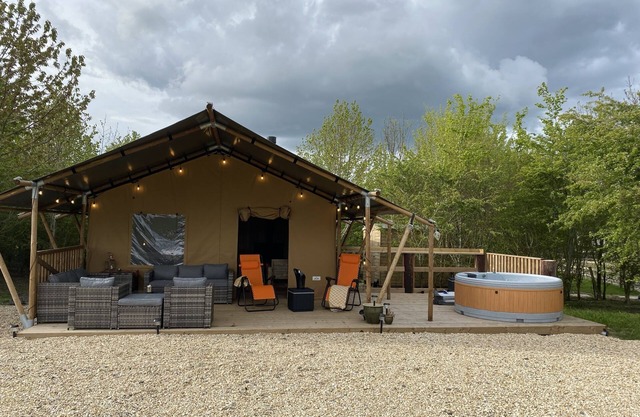 Big Safari Lodge at The Chilterns View