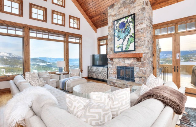 Big Sky Vacation Rentals: Cowboy Suite 6C