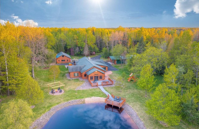 Big Somo Lodge | 430 Acres Pond Sauna Trails
