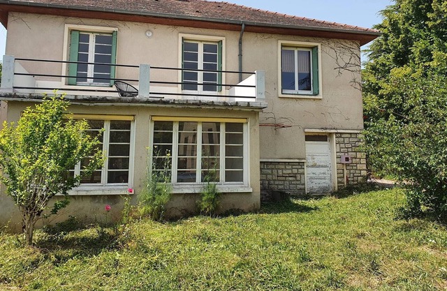 Big summer house in the charming village of Meyssac