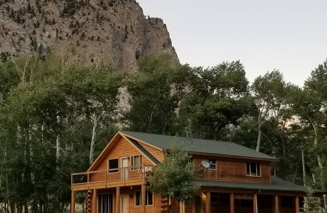 Bighorn Lodge, There is a bold seasonal stream that run through the property!