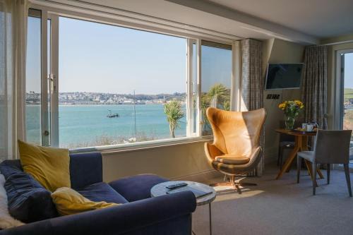 Bijou Beachfront Gem, Rock