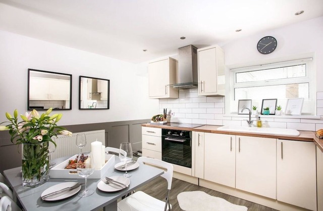 Bijoux Plymouth Cottage - Sleeps 6 - By Habita