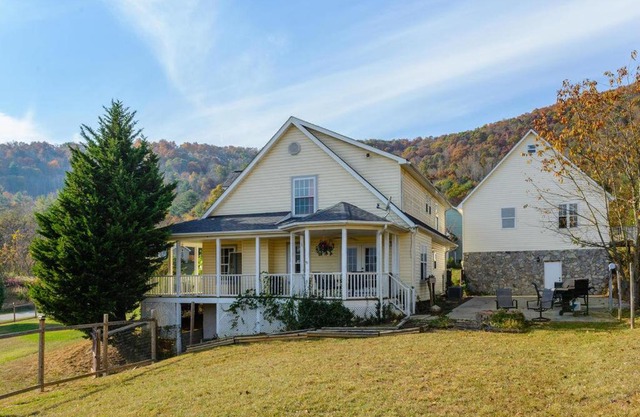 Biltmore Basecamp - MNT Views - 6 King Bedrooms