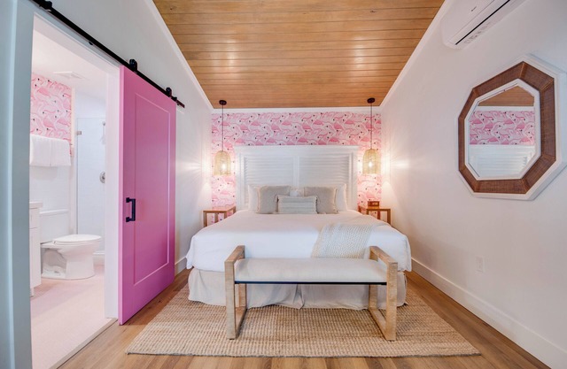 Birds of a Feather at Custom House Inn | Perfect Spot On Duval!