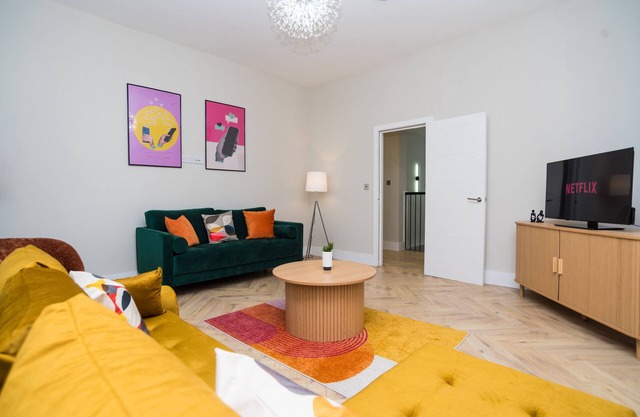 Birmingham 4 Bedroom Apartment - With Parking