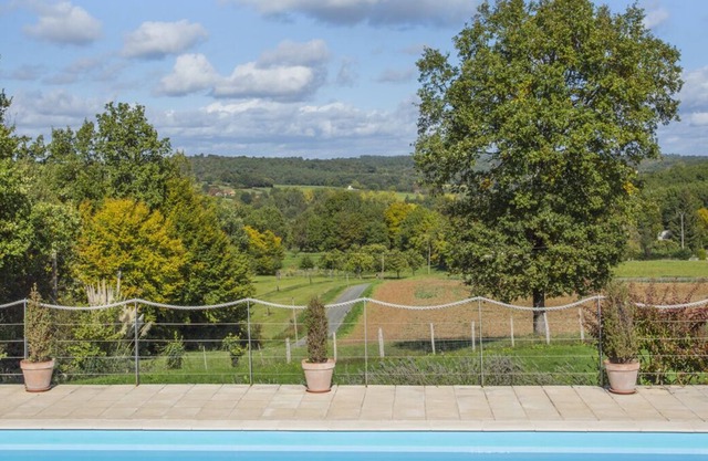 Biron Farmhouse - Five Bedroom Villa, Sleeps 14