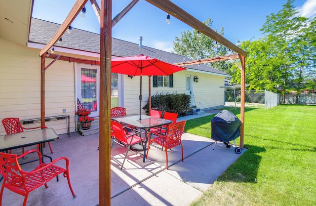 Bitterroot Mountain Views: Montana Family Home!