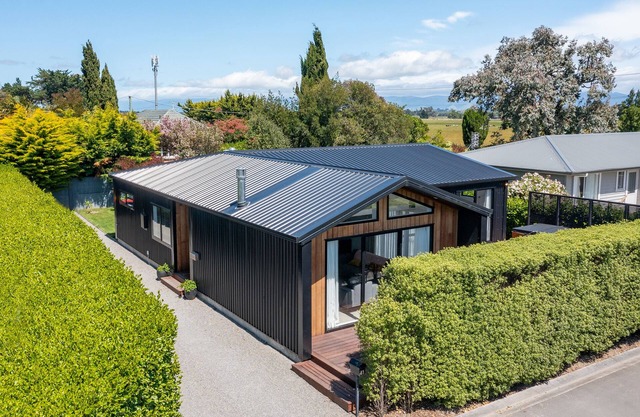 Black Barn Modern: Luxe Martinborough Escape
