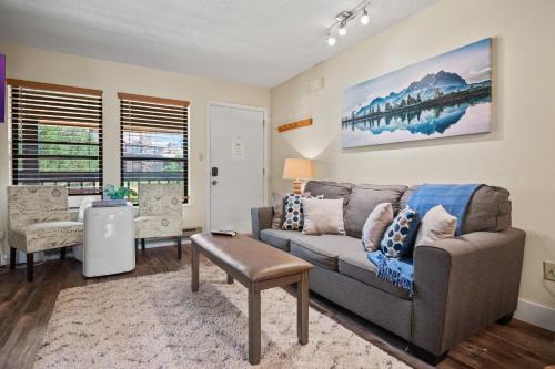 Black Diamond Lodge with Resort Amenities