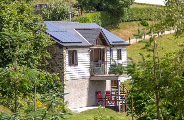 BLACK MOUNTAIN VIEW, romantic, with open fire in Llanafan Fawr