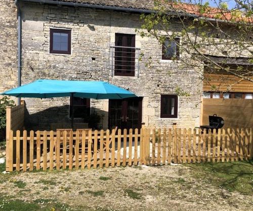 Blacksmiths Cottage in Blanzay - 3 beds