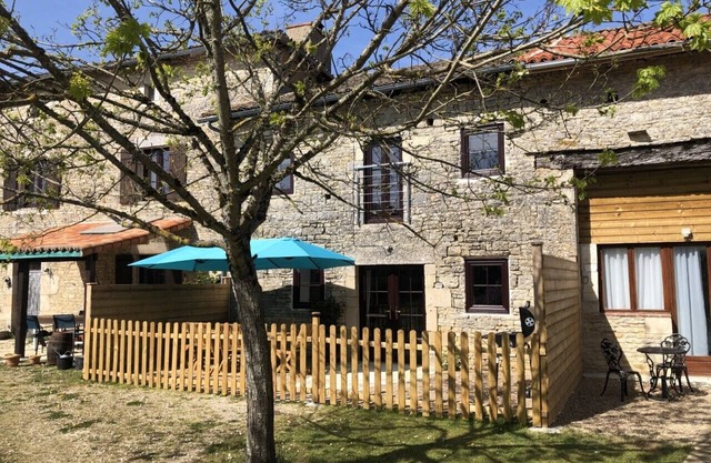 Blacksmiths Cottage in Blanzay - 3 beds