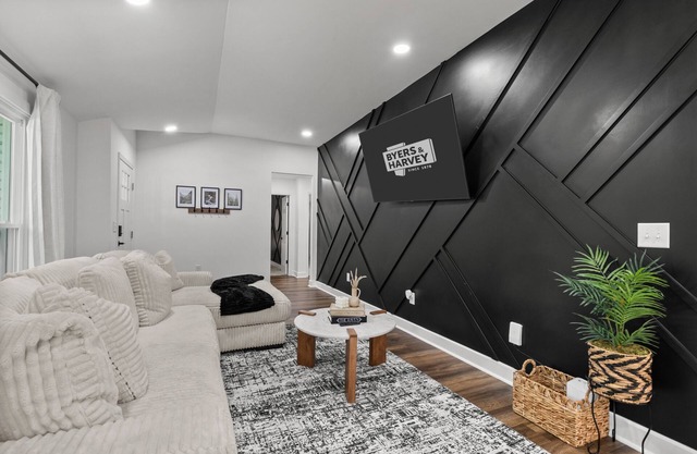 Blackwood Ridge, By Bertin (1221 Beverly Hills Dr)