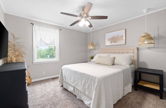 Blakemore House | Sleeps 7+ | Pet-Friendly Big Yard Near Fort Campbell & Downtown