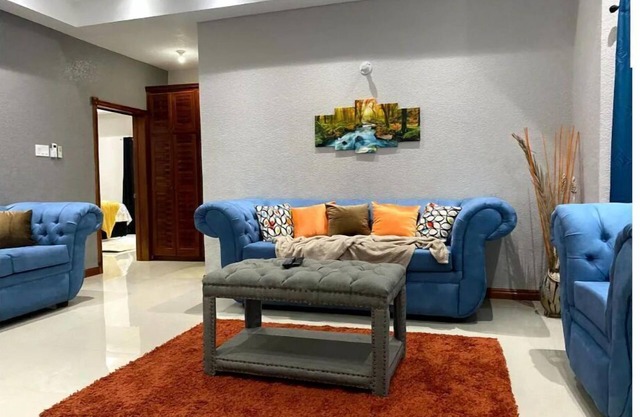 Bliss on the Hill - modern, spacious, and centrally located in Kingston!