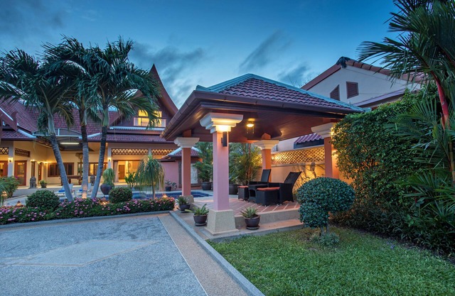 Blissful Villa Felicity with Ample Space