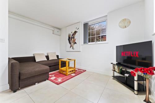 Bloom Court -Sleeps 4-Free Parking with Workstation & High-Speed WiFi