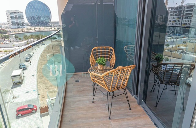 Bloomfields Spacious STU in Thalassa Beach Front