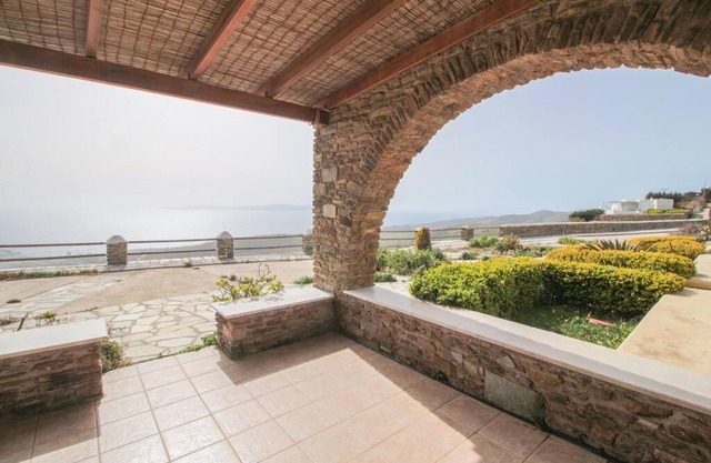 Blue Balcony/SkyView in Tinos - 3BR Home in Arnados