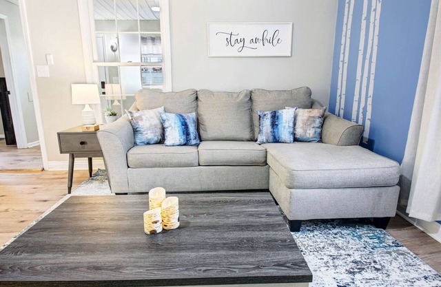 Blue Birch Cottage | 4 min. to Downtown | Fully Stocked Kitchen | Dedicated Workspace