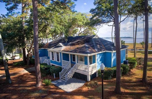 Blue Breeze Cottage-Oceanfront with Stunning Views