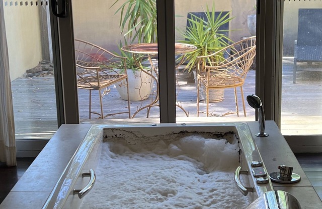 Blue Cliffs Dusk Spa Villa