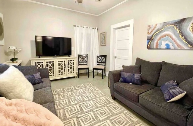 Blue Dove Villa - Spacious 3 Bed/2 Bath Home