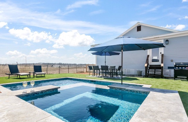 Blue Eyes | 2/2, Pool, Pet Friendly w/fee, Full Kitchen, Washer/Dryer,Pool & Heated Spa