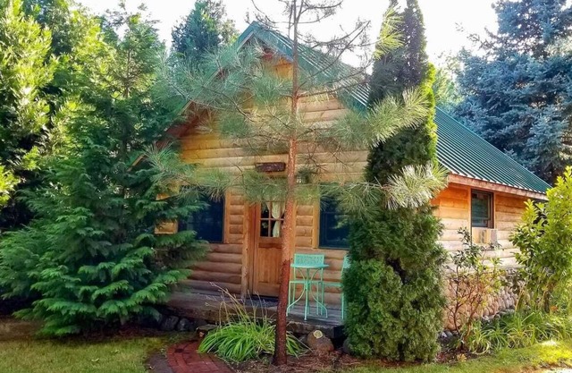 Blue Gate Cottage on the Rogue River