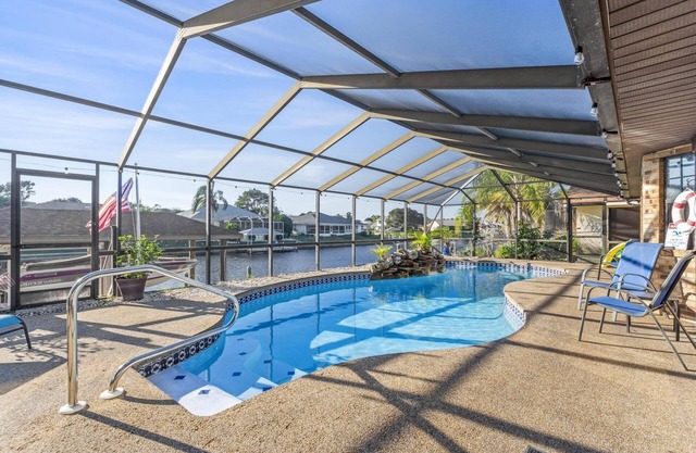 Blue Haven Large Waterfront Pool Home | Boat Dock | Canal | Water Views | Pool Bar | WIFI | Fishing