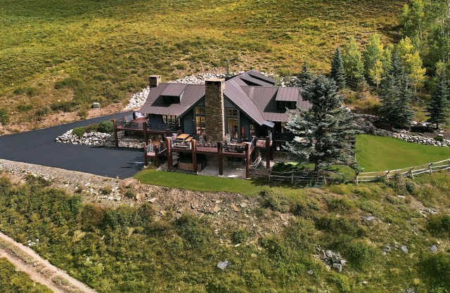 Blue Heron Lodge/Lux 6 Bedroom Estate Overlooks the Slate River! Hot Tub! Views!
