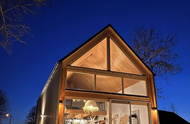 BLUE LAKE FRONT HOUSE