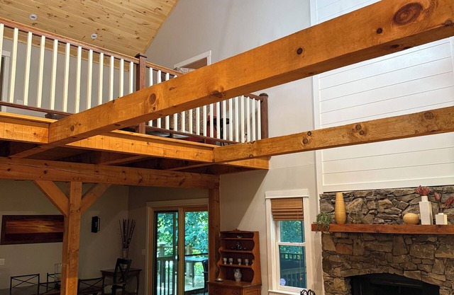 Blue Ridge Pkway:Chef kitchen,Fenced YardPlayground,Hottub,5bdrms, 4public rooms