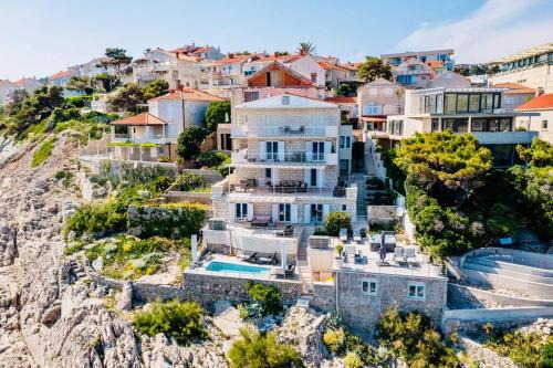 Blue Views Villa with Heated Pool & Jacuzzi