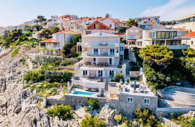 Blue Views Villa with Heated Pool & Jacuzzi